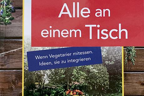 Alle an einem Tisch