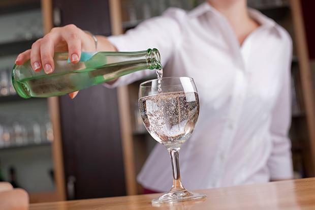 Mineralwasser - Luxuswasser liegt im Trend