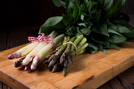 Entschlacken mit Spargel, Rhabarber & Co.