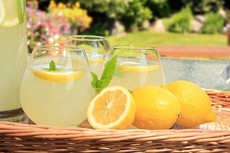 Sommergetränke light: Eistee, Limo & Shakes selbstgemacht