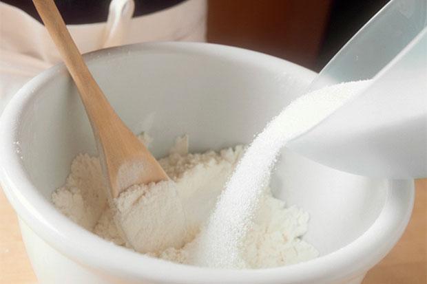 Muffins Zutaten zufügen