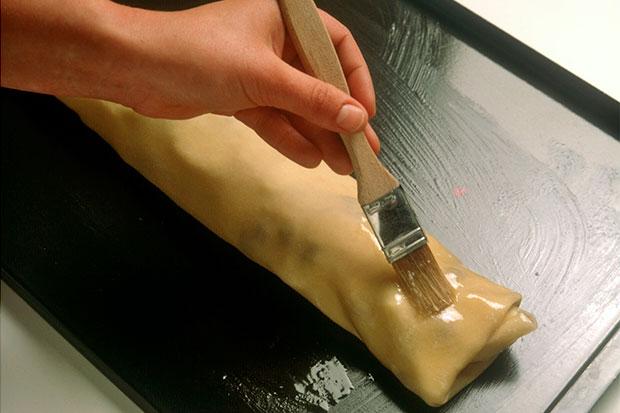 Apfelstrudel backen