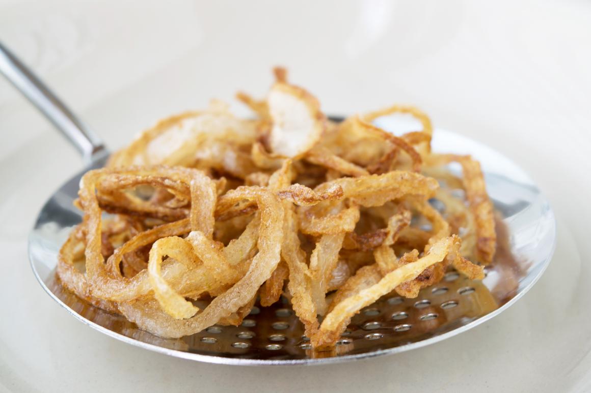 Röstzwiebeln braten