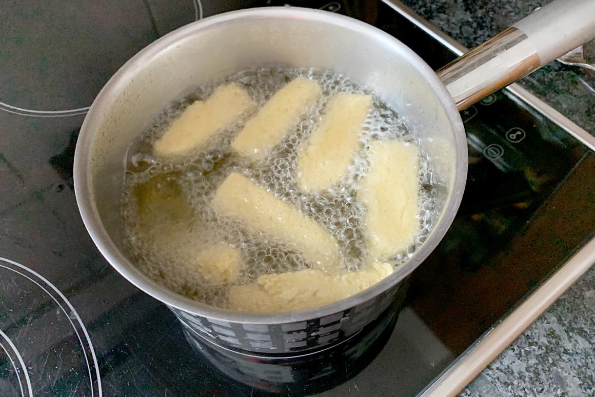 Panisse in Öl frittieren