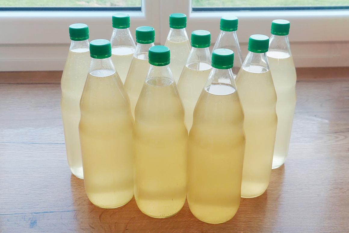 Fertig ist der herrliche Holunderblütensaft