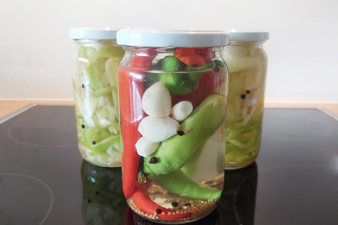 Peperoni in Essig einlegen