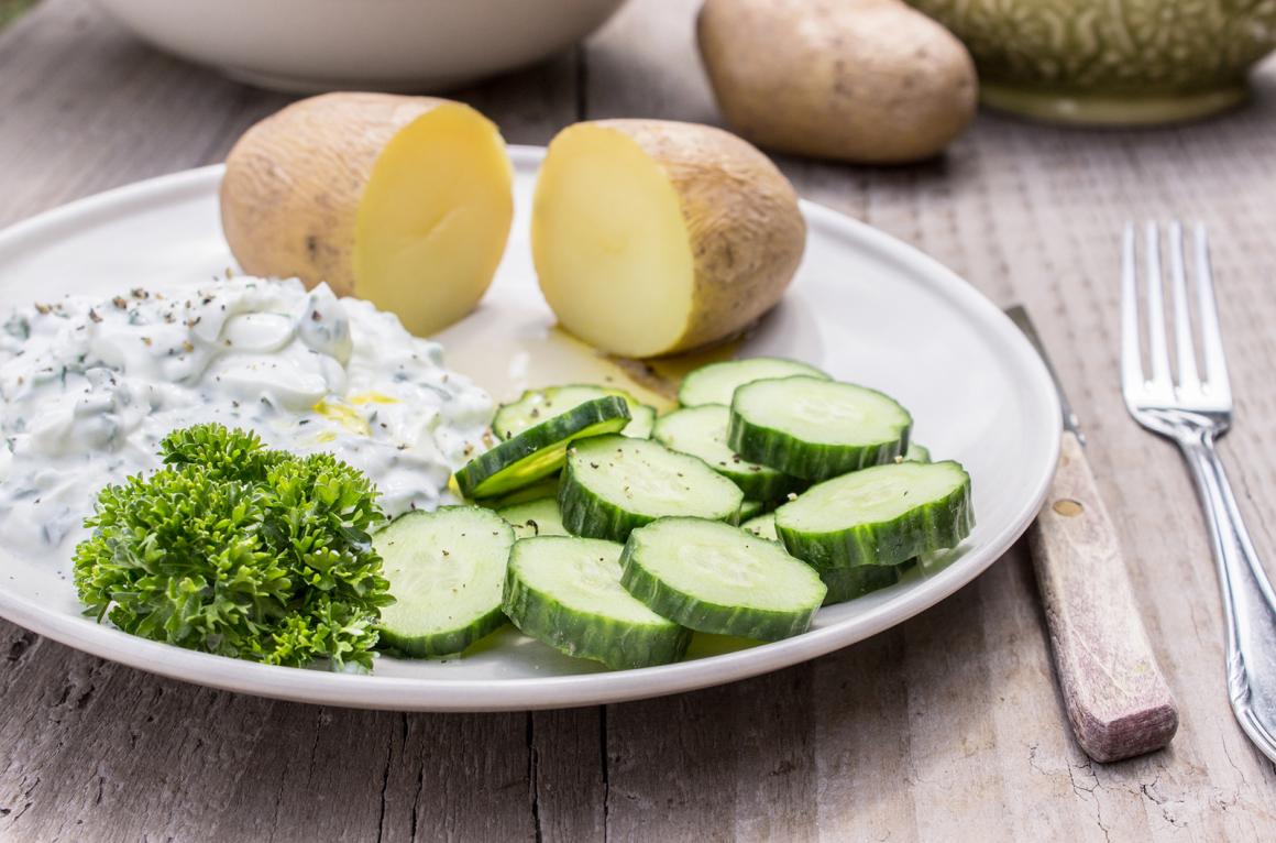 Gschwellti mit Gurke und Hüttenkäse