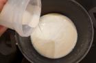 Buttermilch einrühren