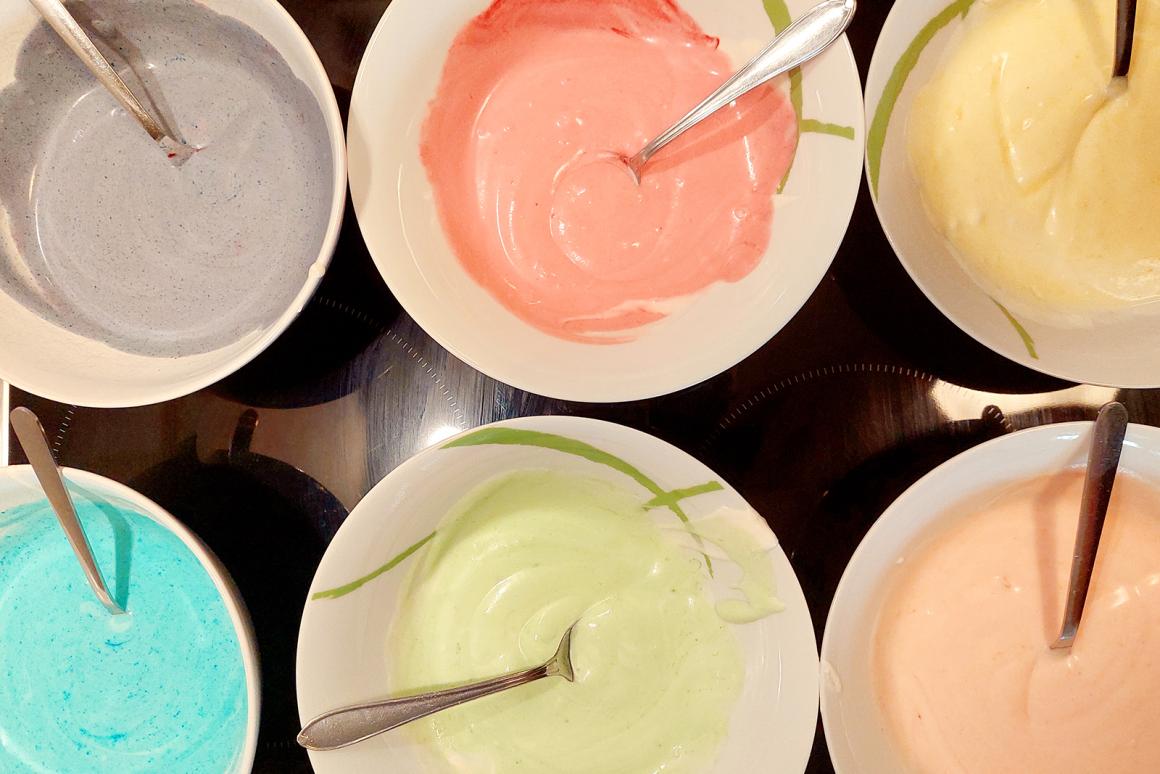 Buttermilch-Creme einfärben