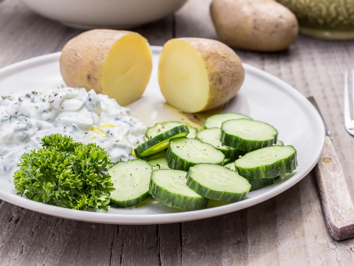 Gschwellti mit Gurke und Hüttenkäse