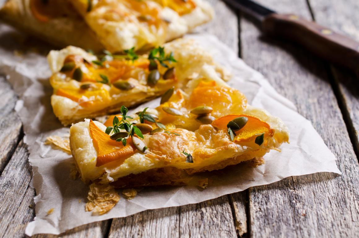 Flammkuchen mit frischem Kürbis