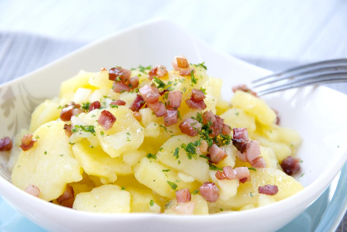Kartoffelsalat mit Bouillon