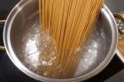 Pasta zugeben