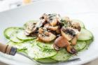 Gurkensalat mit Champignons