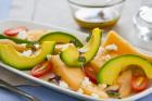 Sommersalat mit Käse und Honigmelone