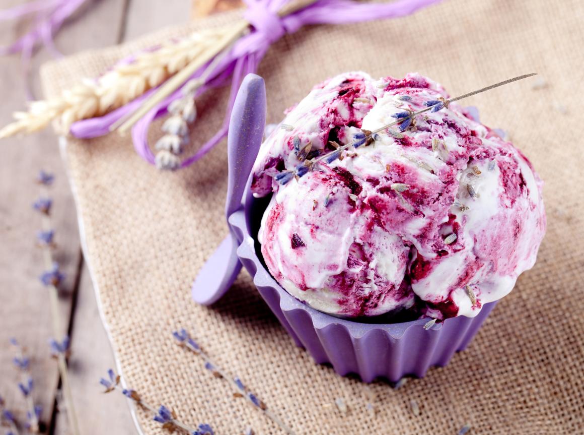 Brombeeren-Lavendel-Glace