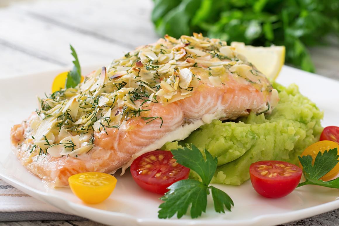 Feines Lachsfilet mit Mandel-Pistazien-Kruste