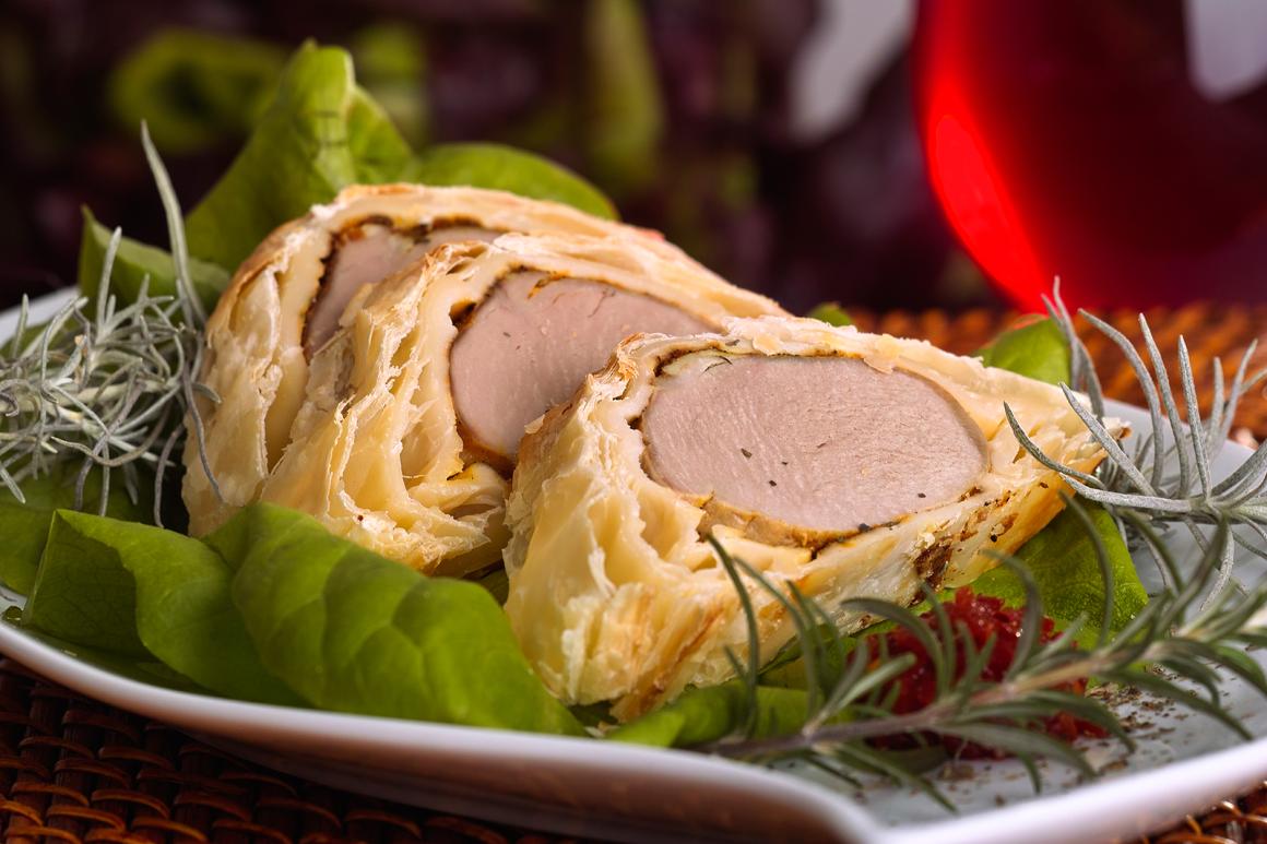 Gebackenes Schweinsfilet im Teig