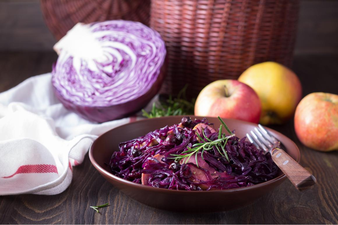 Rotkraut mit Apfel