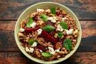 Buchweizensalat mit Randen und Champignons