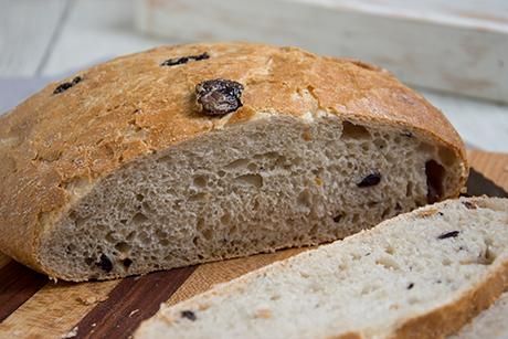 Brot mit Oliven