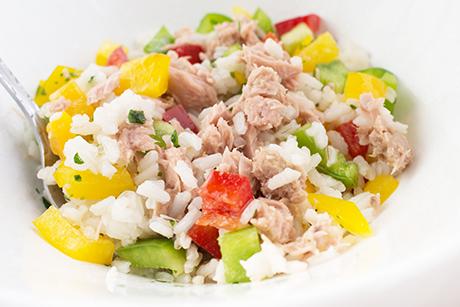 Reissalat mit Thunfisch