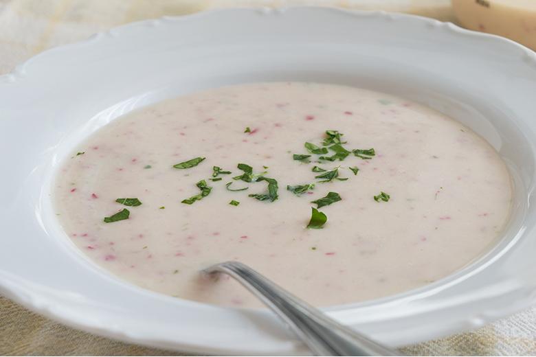 Radieschensuppe mit Frischkäse