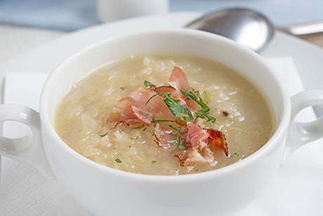 Sauerkrautsuppe mit Speck