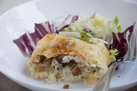 Veganer Sauerkrautstrudel