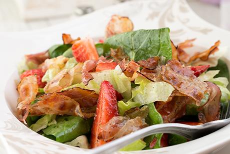 Sommersalat mit Erdbeeren