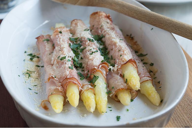 Spargel mit Schinken