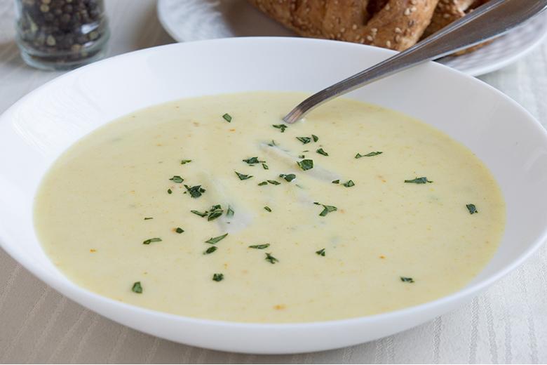 Spargelcremesuppe mit Kokosmilch