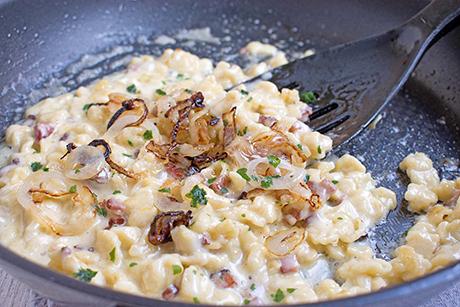 Spätzlipfanne mit Speck