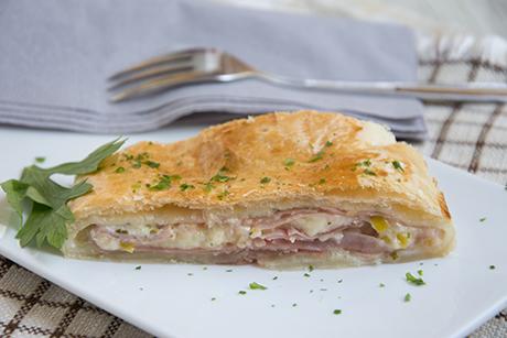 Gefüllter Blätterteigstrudel