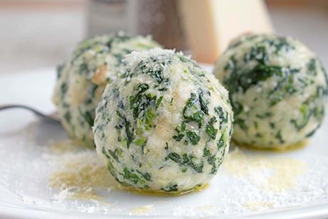 Spinatknödel mit Parmesan