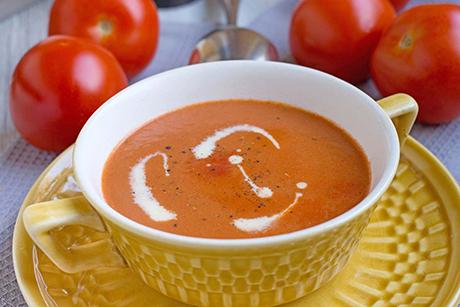 Tomatencremesuppe mit frischen Tomaten