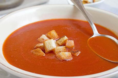 Tomatencremesuppe mit Croutons