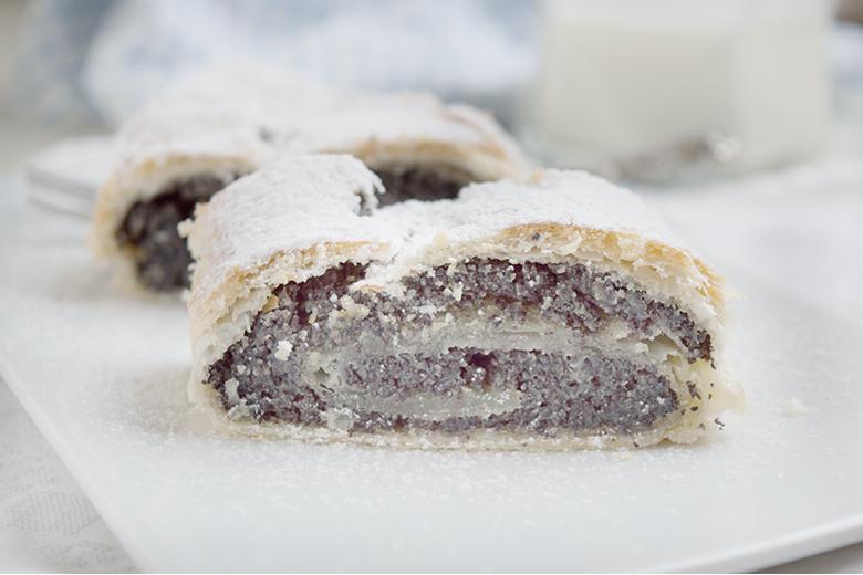 Mohn-Strudel mit Blätterteig