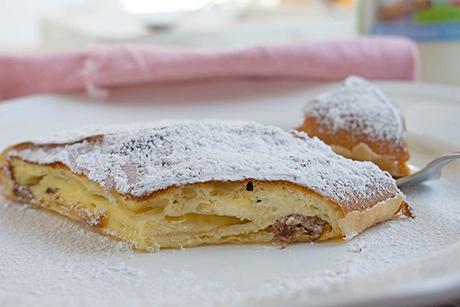 Quarkstrudel mit fertigem Strudelteig