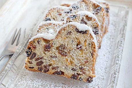 Quarkstollen mit Rosinen