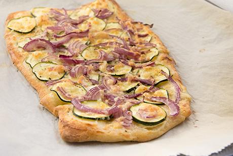 Flammkuchen mit Zucchetti