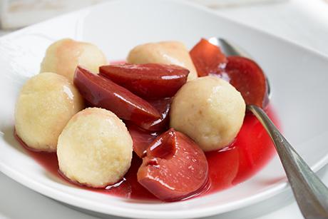 Quarkknödel mit Zwetschgenkompott