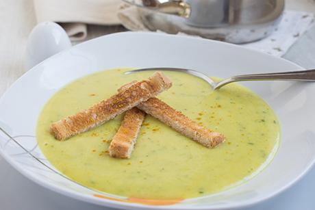 Zucchettisuppe mit Curry