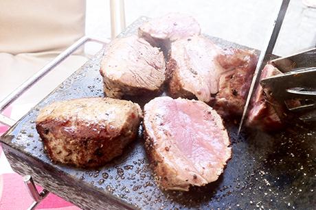 Marinierte Schweinskoteletts vom Lavasteingrill