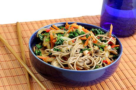 Soba-Nudeln mit Pak Choi