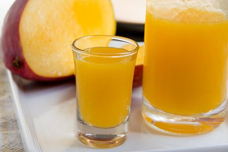 Essig mit Mangosirup