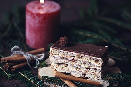 Weihnachtliche Marzipan-Schokoladen-Cremetorte