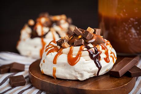 Schoko-Karamell-Pavlova