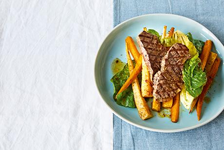 Rindersteaks mit Wurzelgemüse vom Blech