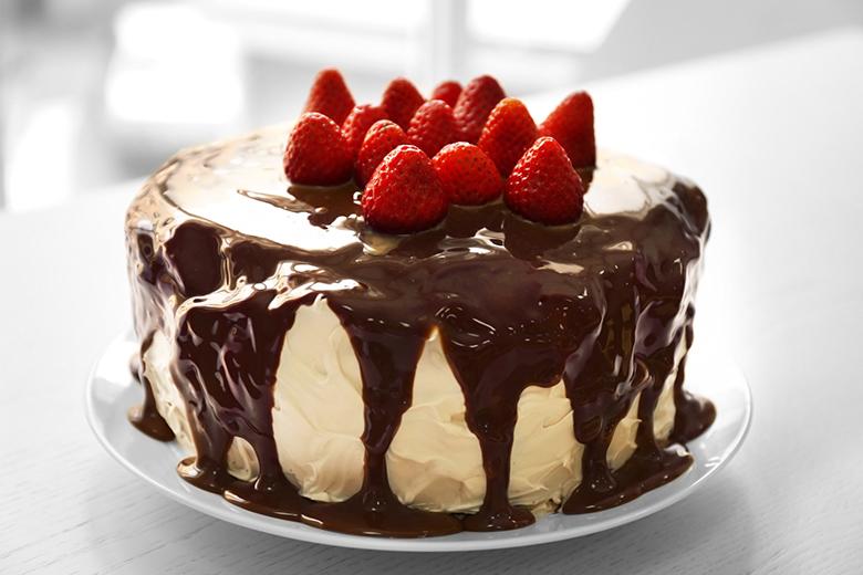 Drip Cake  mit frischen Erdbeeren